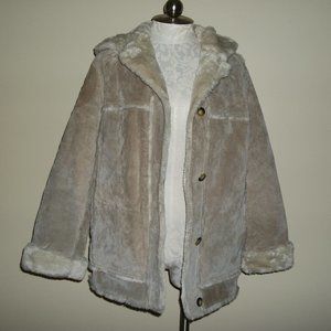 New w/o tags. All leather coat. sz med. faux fur